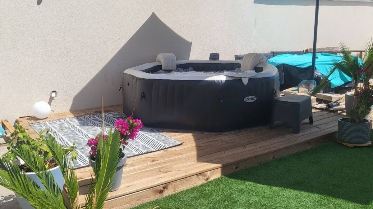 Orange Villa | Renovated semi-detached house SPA and swimming pool