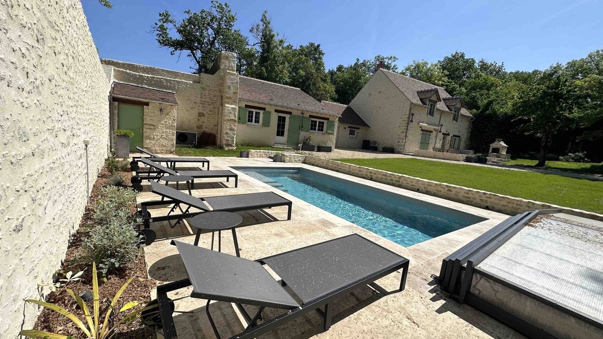 Pithiverais-Gatinais House | Renovated sheepfold with swimming pool adjacent to golf course