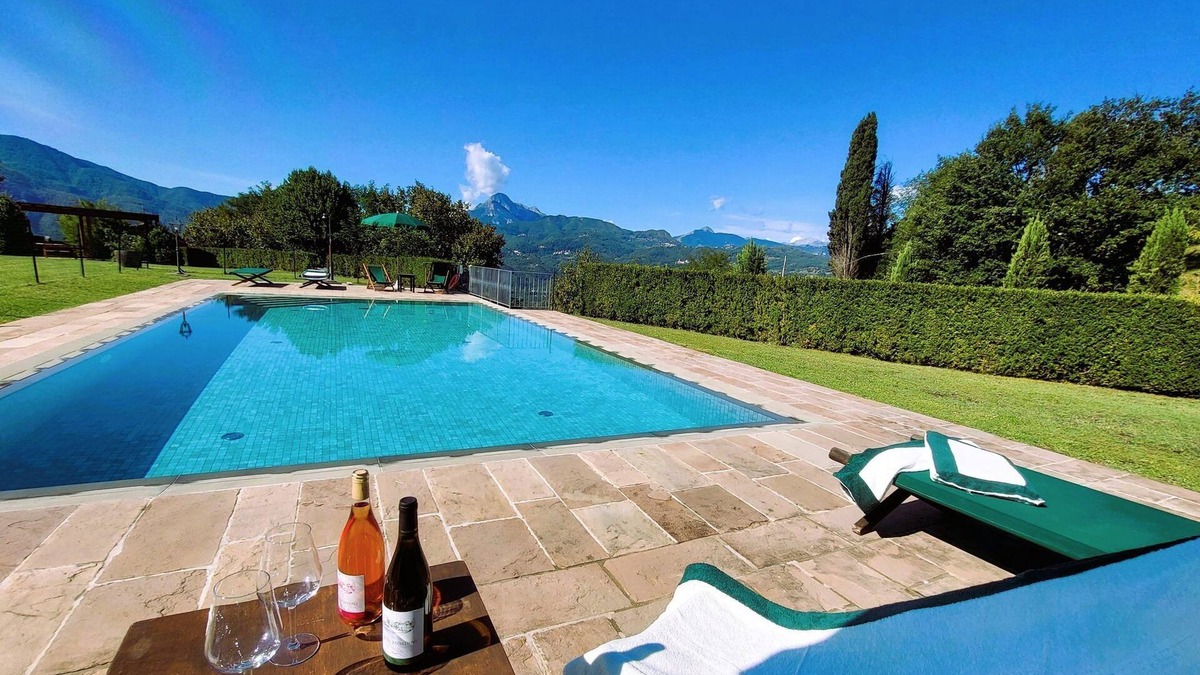 Castelvecchio Pascoli Villa | Renovated silk factory, private pool- Sleeping 14. Near Barga WIFI. Chef option