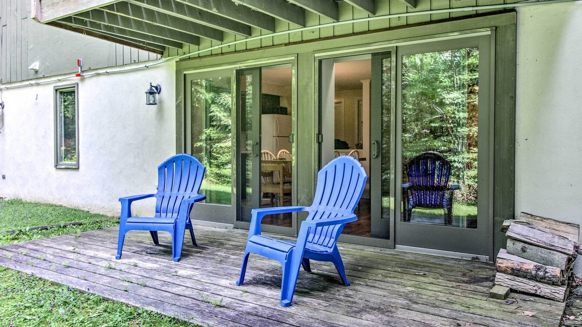 Bromley Mountain Condo | Renovated Ski-In/Ski-Out Peru Condo at Bromley Mtn