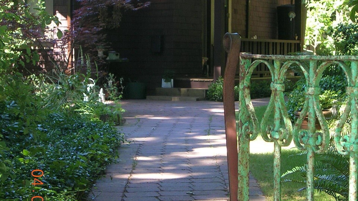 Central Lonsdale House | Renovated, spacious and bright North Shore garden oasis/one bedroom suite