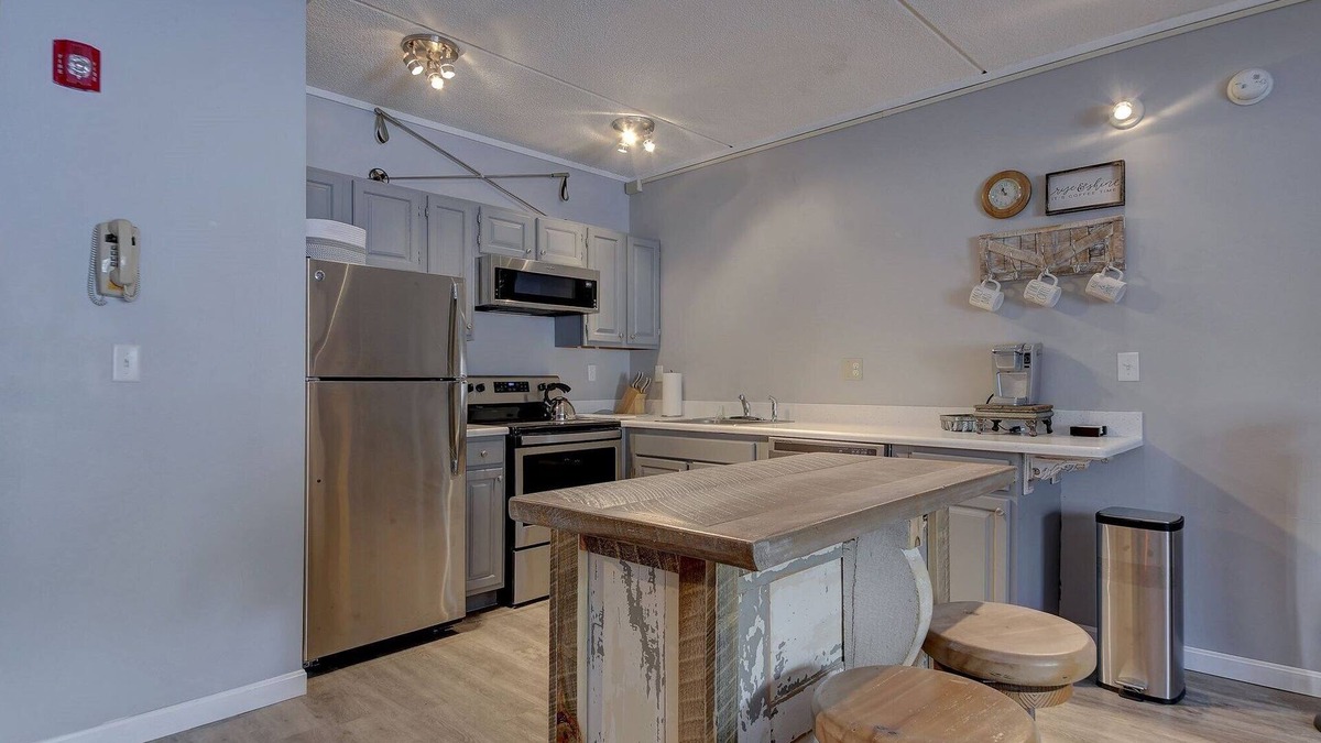 Bartlett Apartment | Renovated Studio, Hiking, Swim, Saco River, North Conway, Mt. Washington Valley