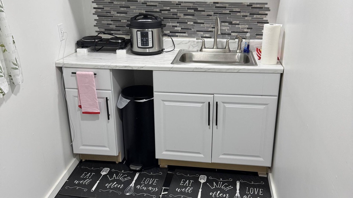 Minneapolis Apartment | Renovated studio in basement of a house in Minneapolis. 10 min from downtown.