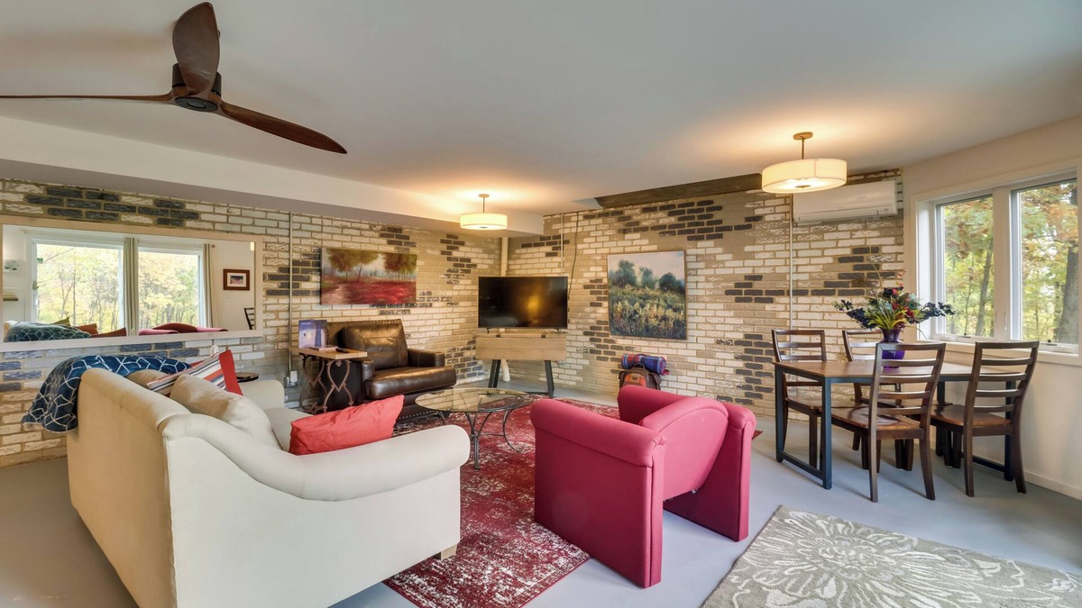 Crozet Apartment | Renovated Studio on 5 Acres - Near Vineyards!