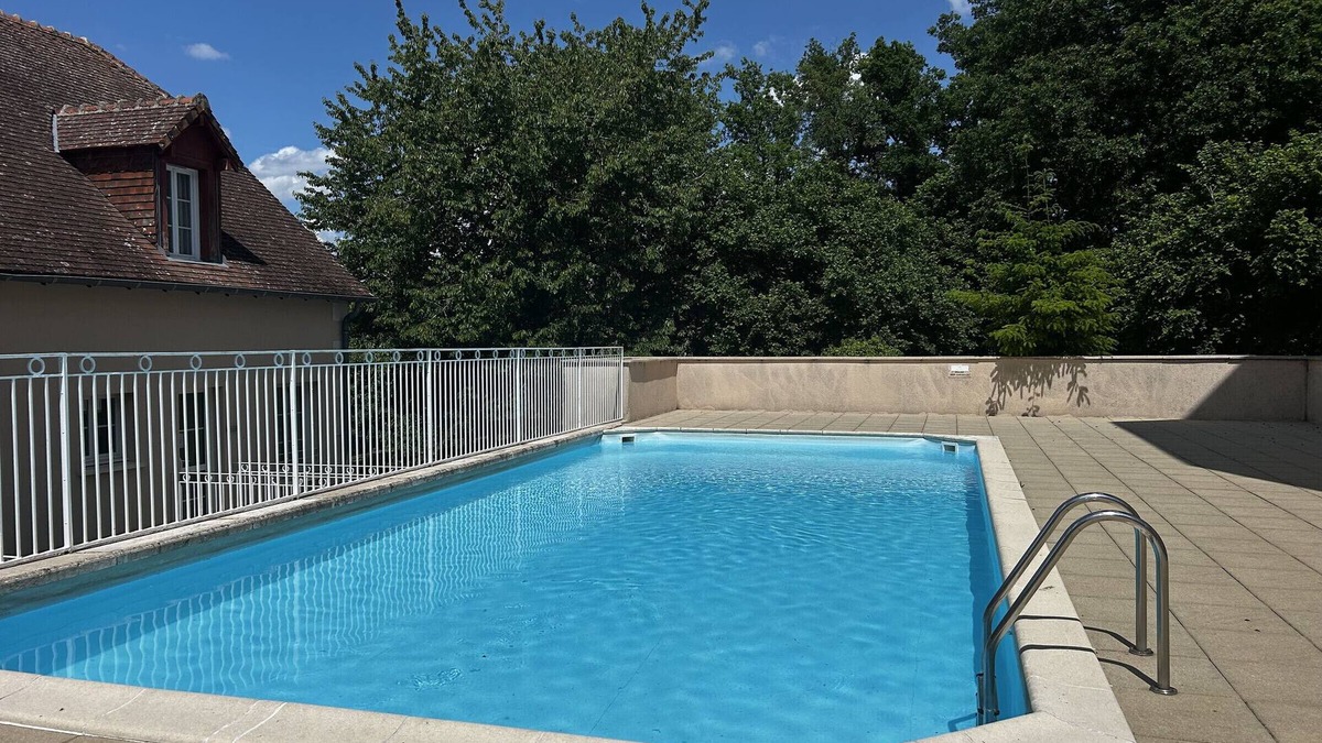 La Roche-Posay Apartment | Renovated T2 with heated pool near Connétable Spa, parking and WIFI