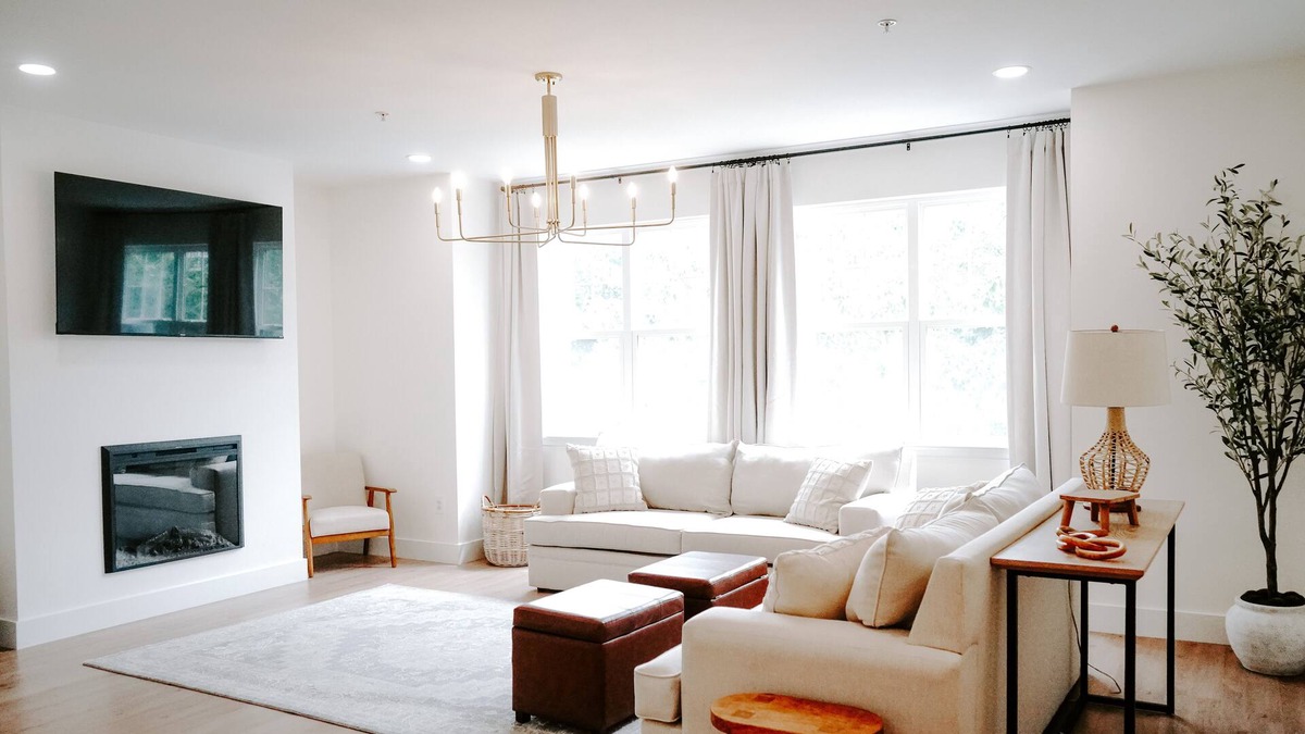 Prince Frederick House | Renovated Townhome in Heart of Prince Frederick