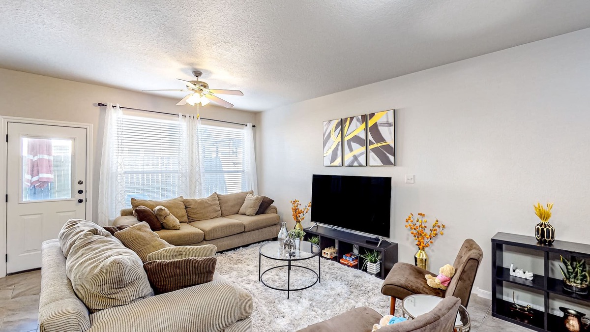 Conroe House | Renovated townhome with private yard, central AC, & private W/D
