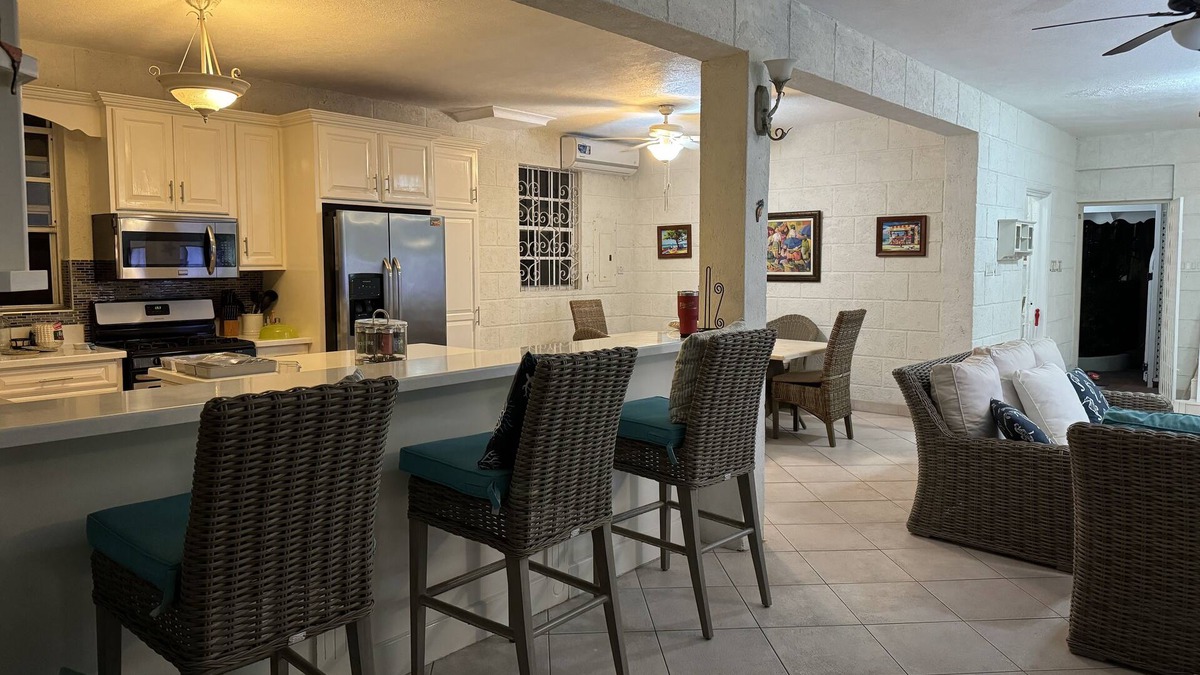 Brighton House | Renovated Townhouse with large pool, 1 min walk to Beautiful Brandon’s Beach
