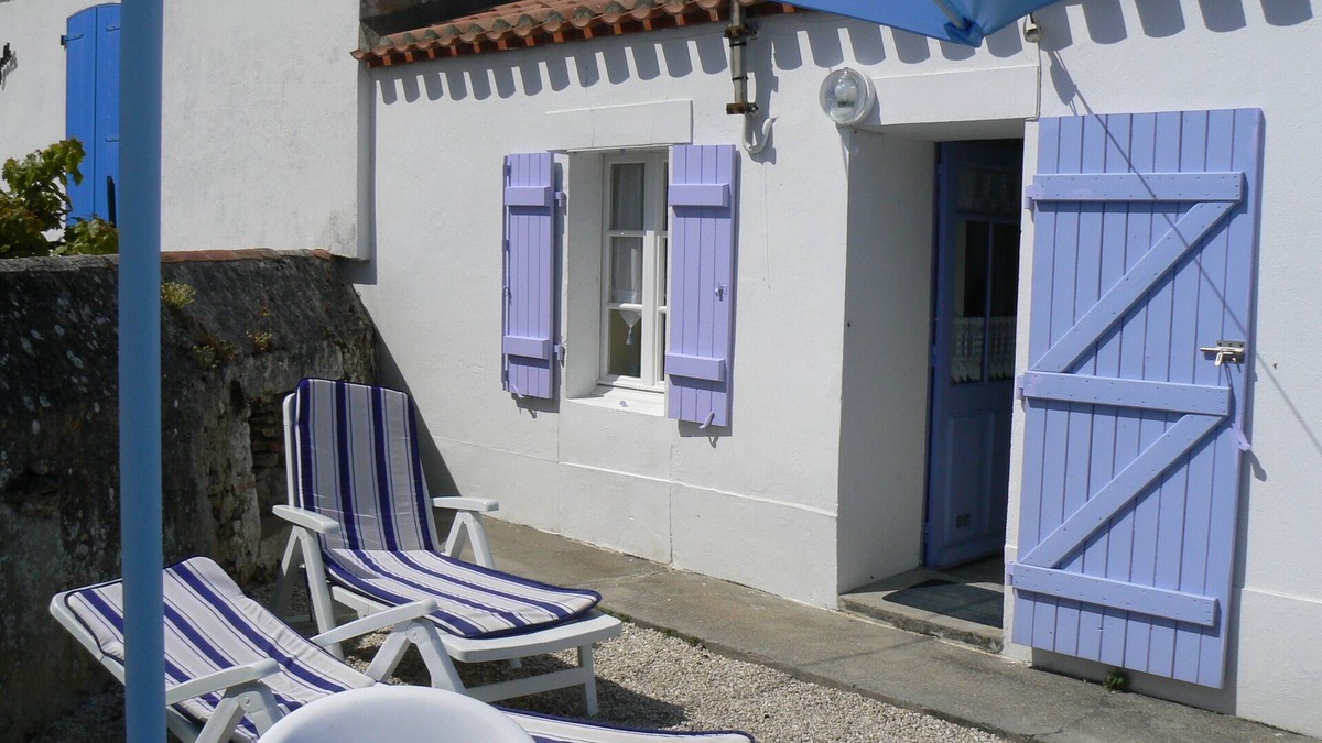 L'Epine House | Renovated traditional fisherman's cottage 250 m from the beach