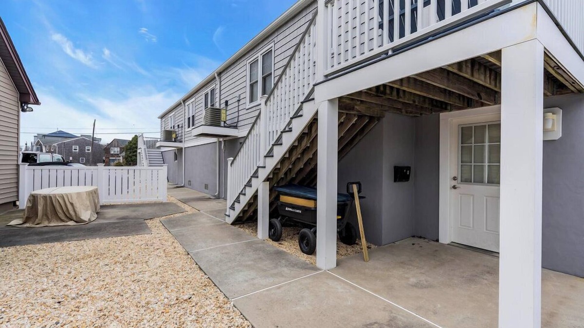 Point Pleasant Beach Condo | Renovated, open concept 1BR unit w/porch room, futon in LR, huge basement, 2 badges to beach!