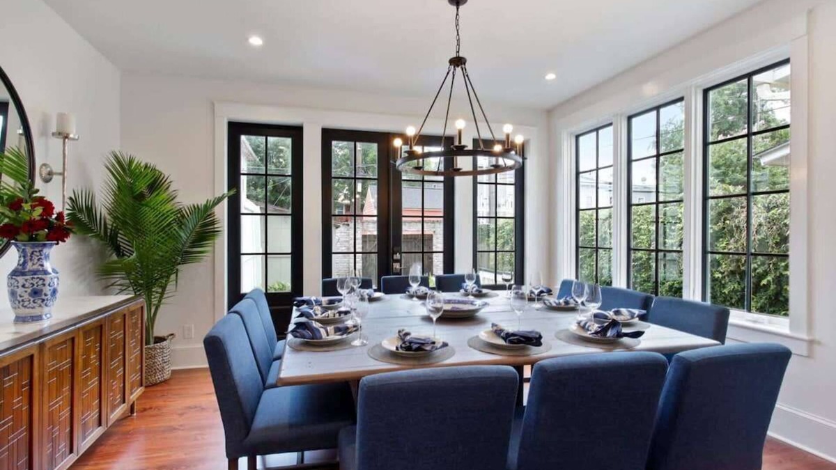 Savannah Victorian District House | Renovated Victorian Home | Forsyth Park