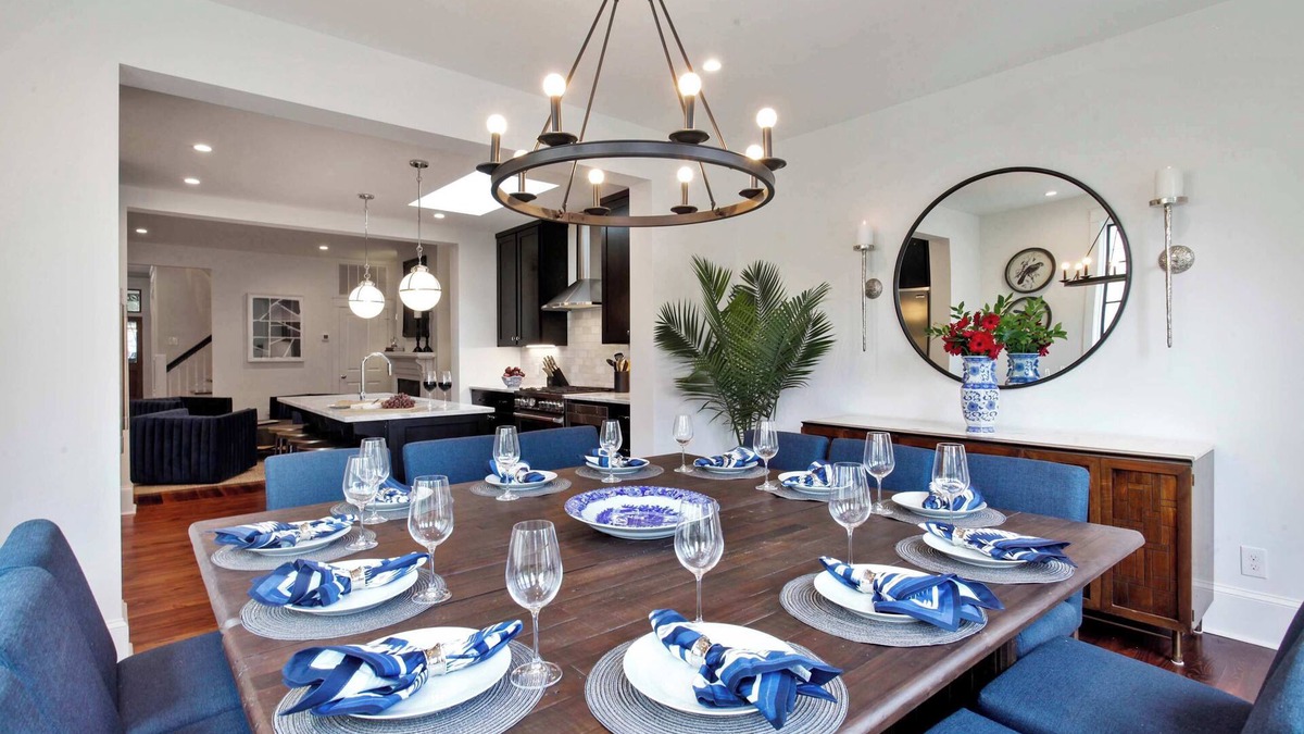 Savannah Victorian District House | Renovated Victorian Home | Forsyth Park