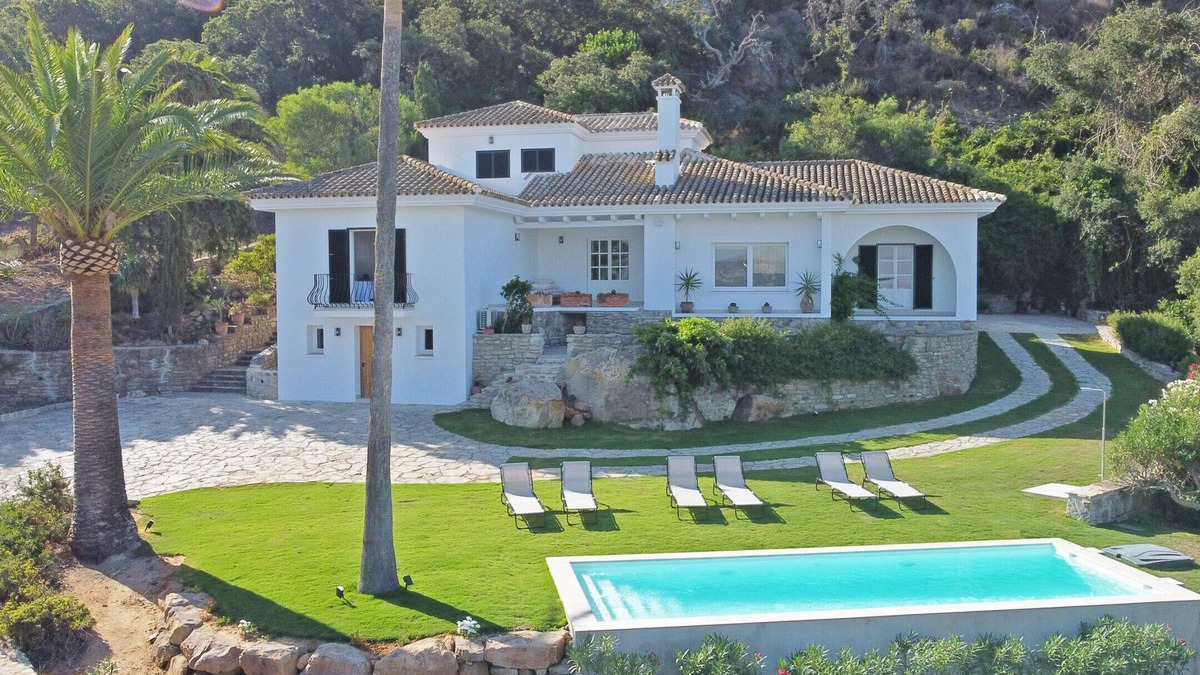 Atlanterra Ski Chalet | Renovated villa, with comfortable style, large garden and swimming pool for 10pax.