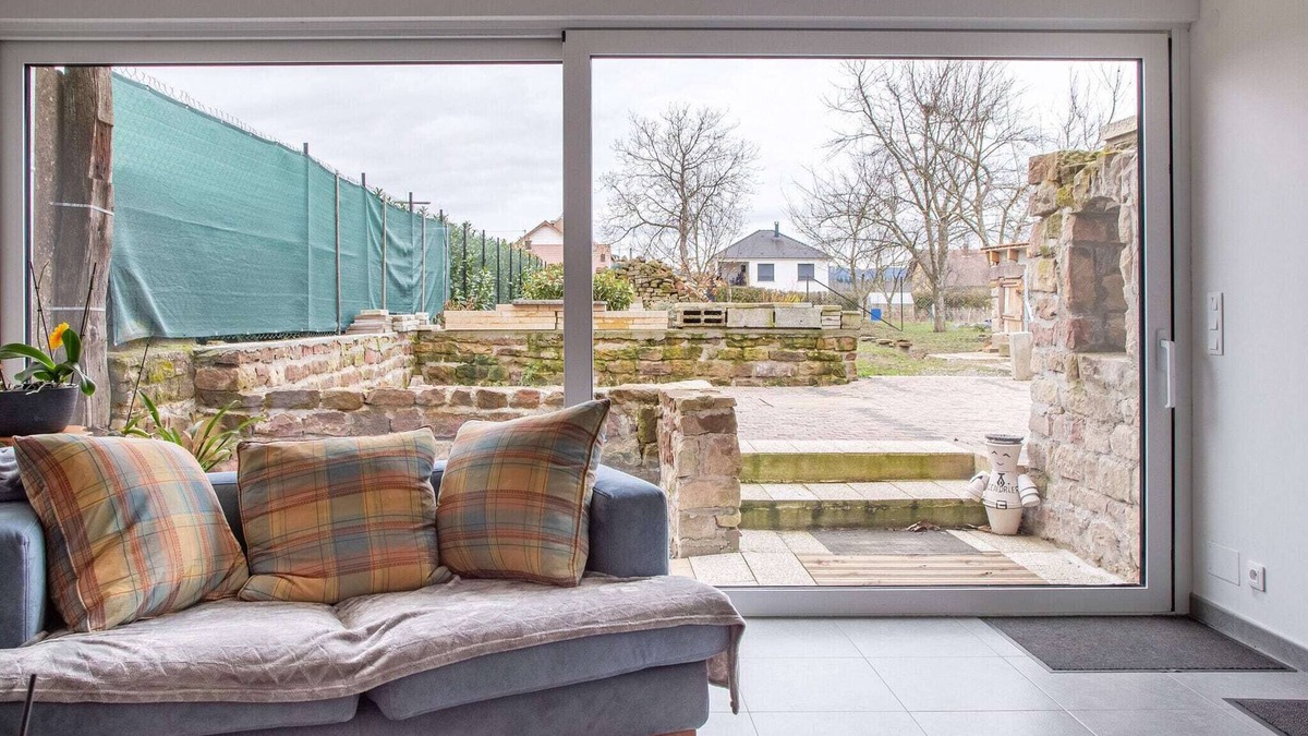 Saint-Louis House | Renovated village house with enclosed garden