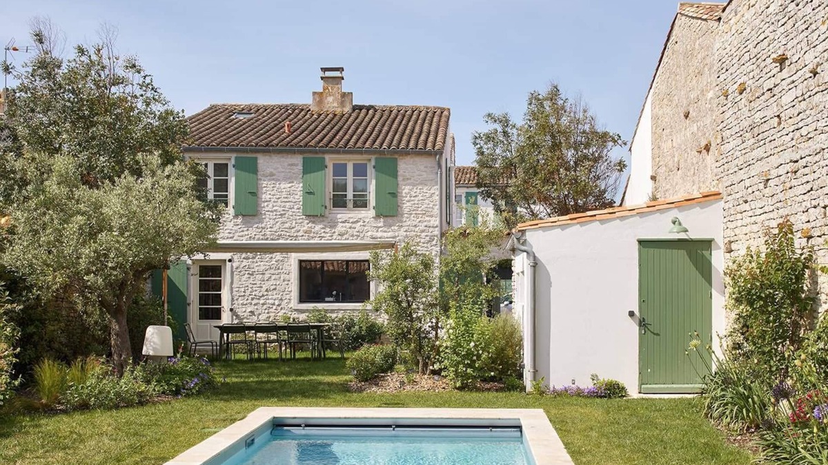 Ars-en-Re House | Renovated village houses designed like a hotel