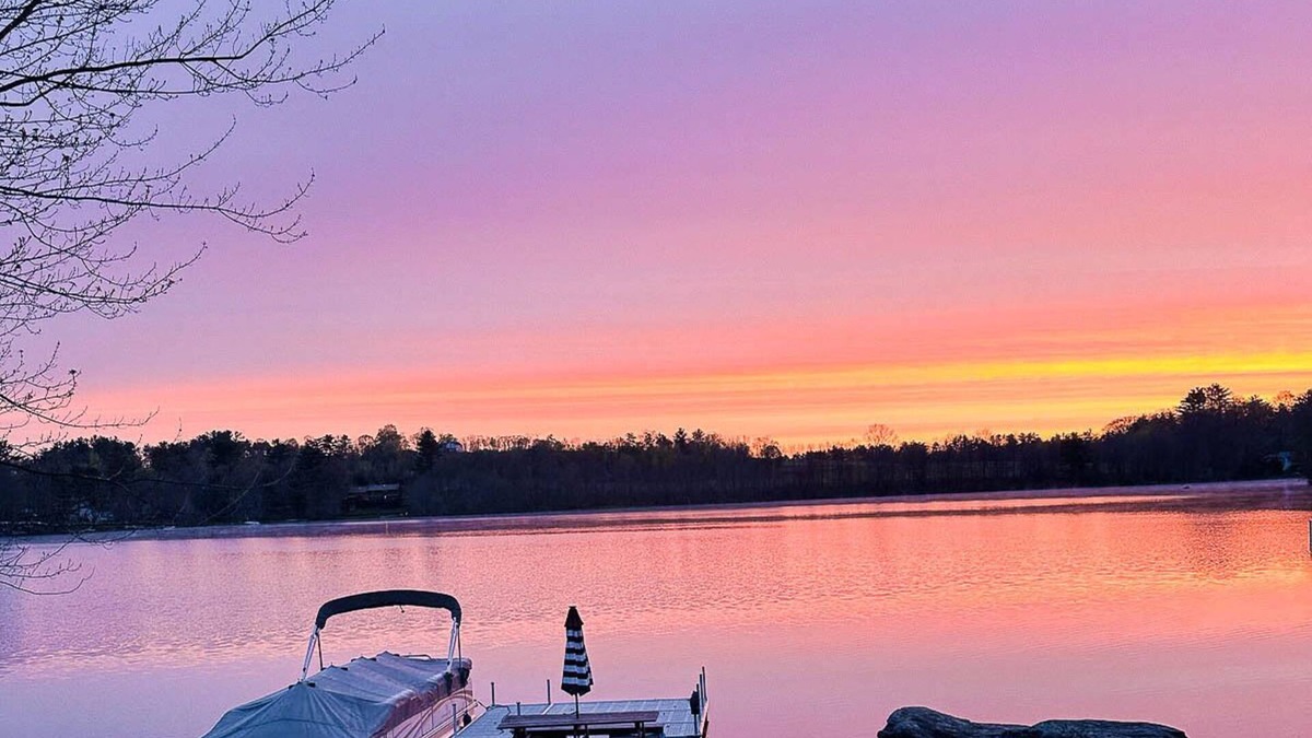 Barnstead House | Renovated Waterfront Lake House/Swim/Fishing/Leaf Peep/Ski/Ice Skate/Firepit
