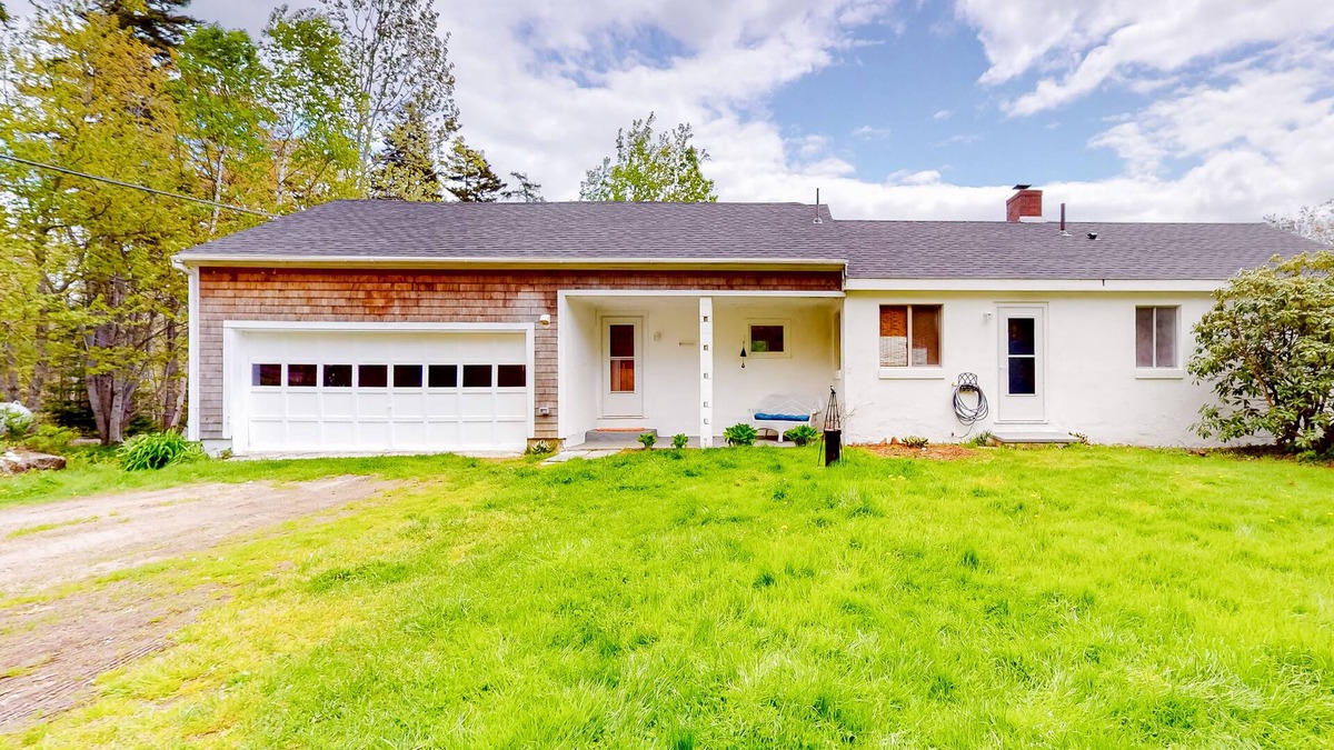 Friendship House | Renovated waterfront home with gorgeous view, water access & pellet stove