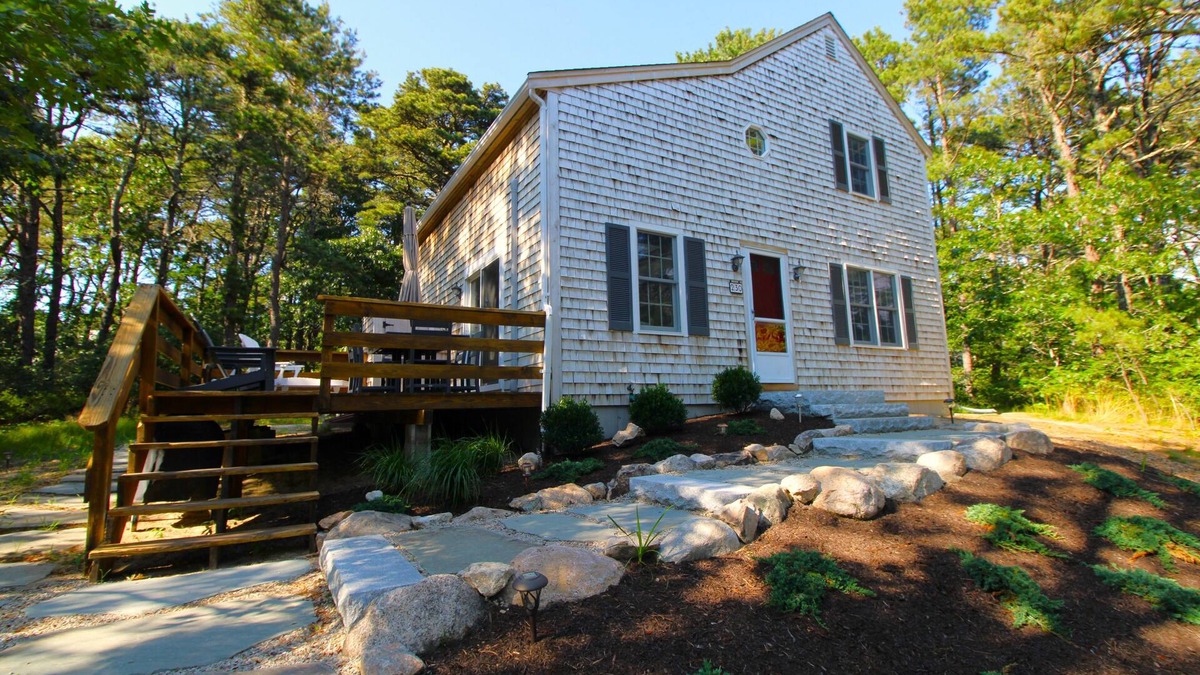 Wellfleet House | Renovated Wellfleet Retreat: Comfort Amidst Pine Trees (2384)