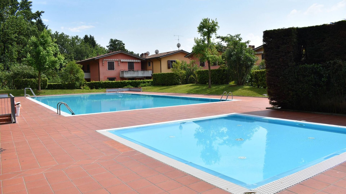 Cola Apartment | Renovierte Wohnung/Pool/TV/Wlan/Garage/Familiy Friendly
