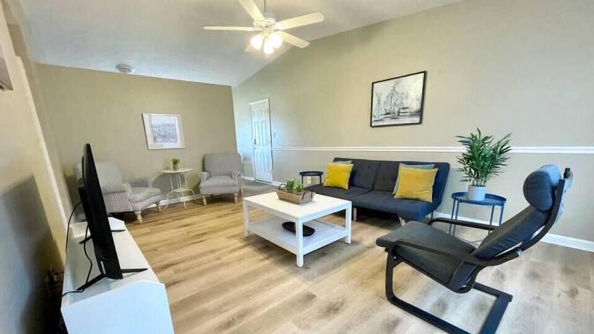 Acton House | *RENT 2 HOMES* 6 Bedrooms, 3.5ba, Sleeps 18!