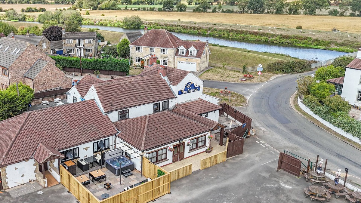 Beal Cottage | Rent a pub - The Cosy Tap - At the Retreat