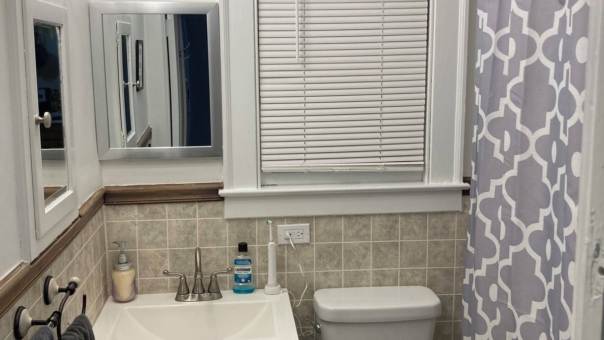 Middletown House | Rent A Room In A Spacious Victorian