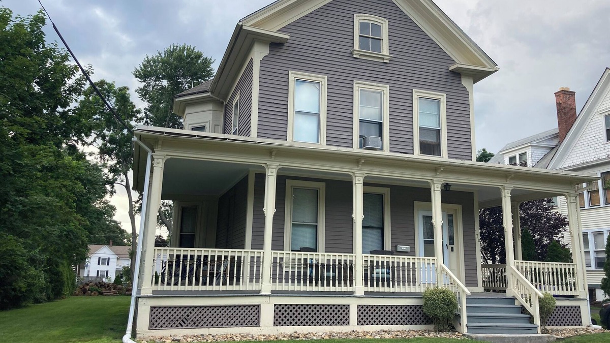 Middletown Condo | Rent A Room In This Spacious Victorian