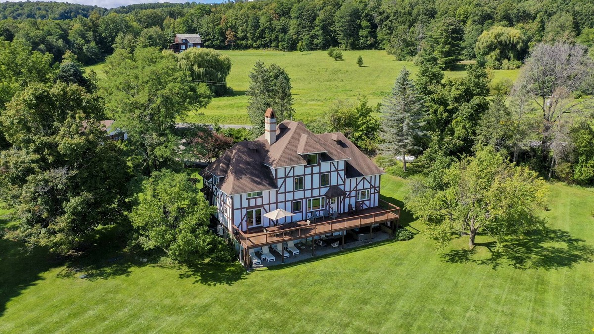 Hammondsport House | Rent an entire lake-view estate in the heart of wine country!