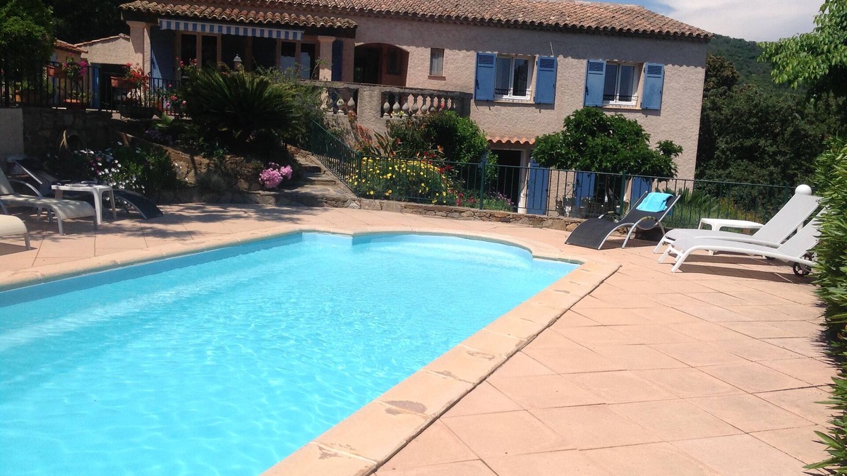 Grimaud House | rent ground garden