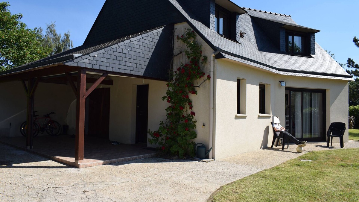 Ambon House | Rent House 400m from the beach