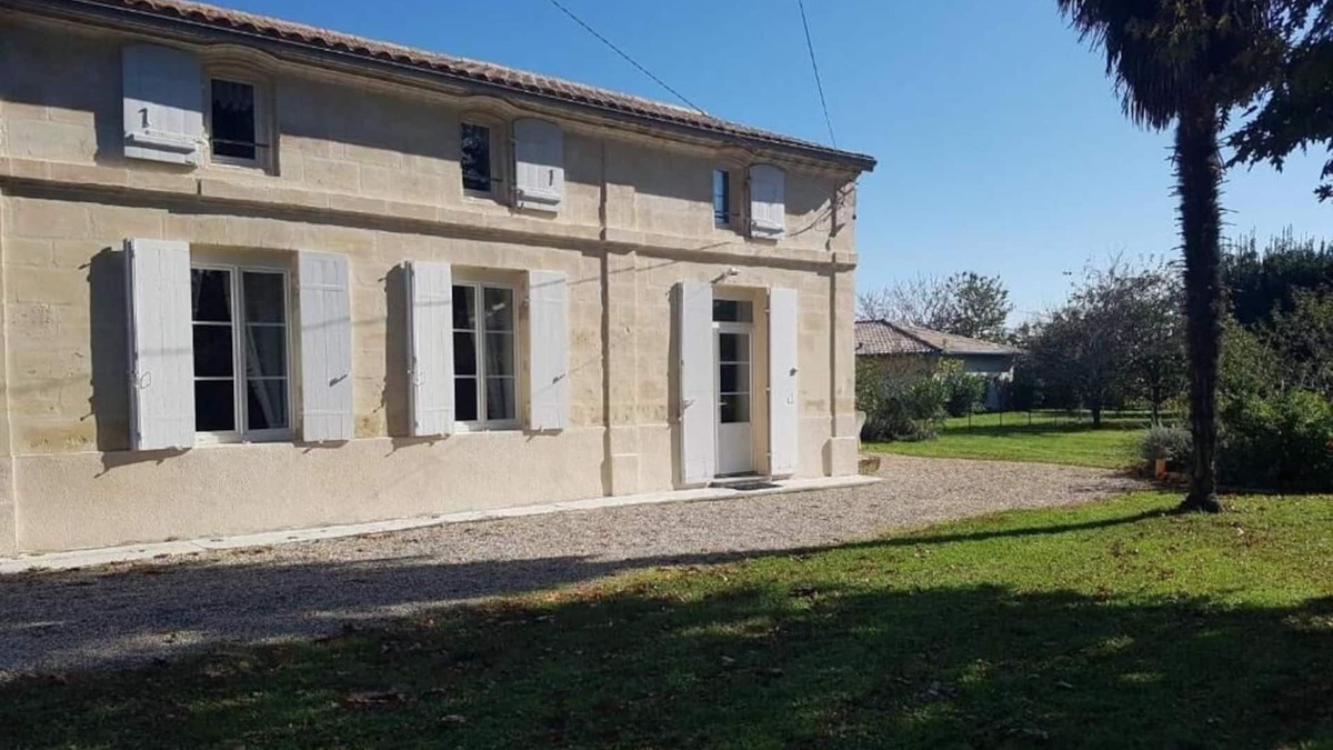 Gauriac House | Rent stone house