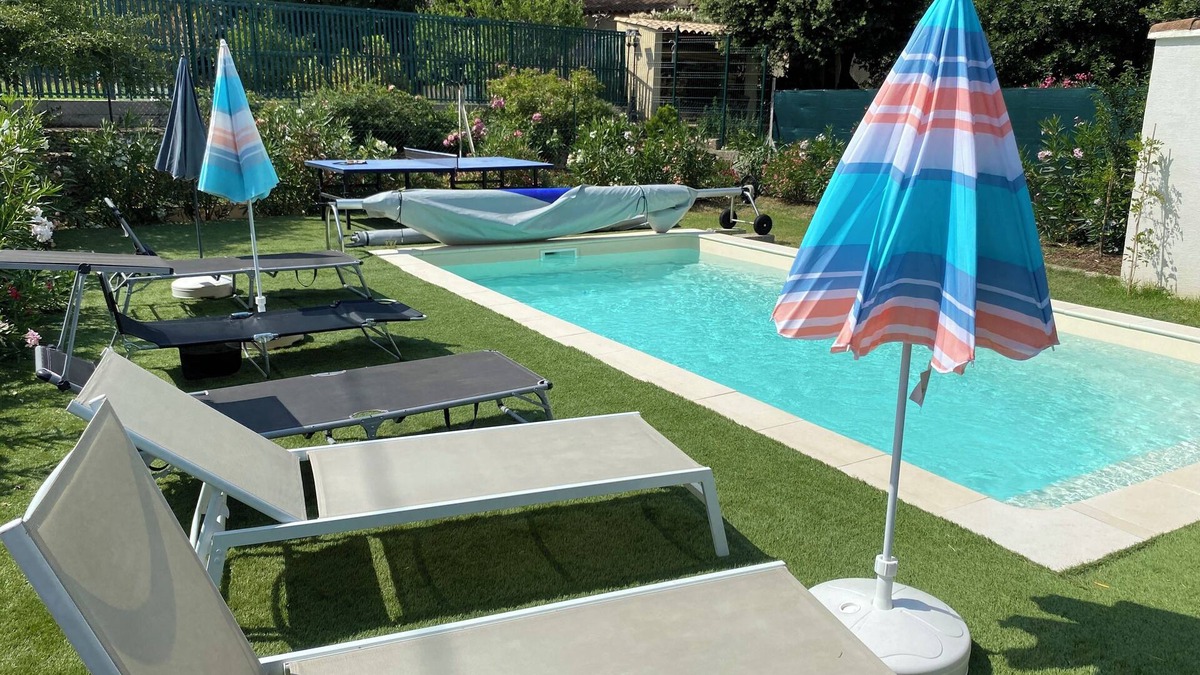Bollene Apartment | Rent studio with swimming pool and private terrace