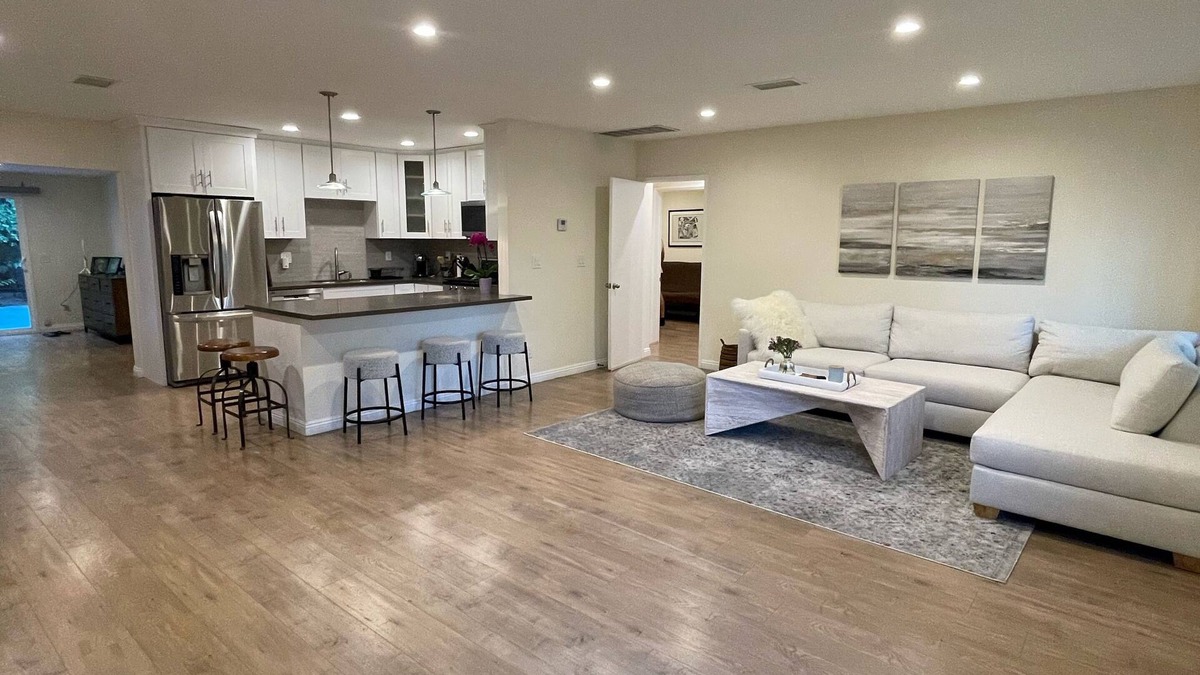 Tarzana House | Rent the entire 4 bed 2 bath house best part of LA