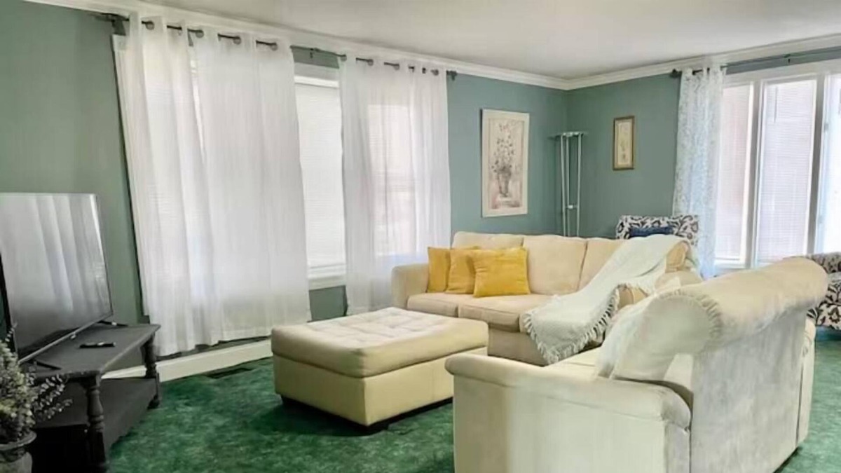 Acton House | Rent TWO unit In Indianapolis. Sleeps 10!
