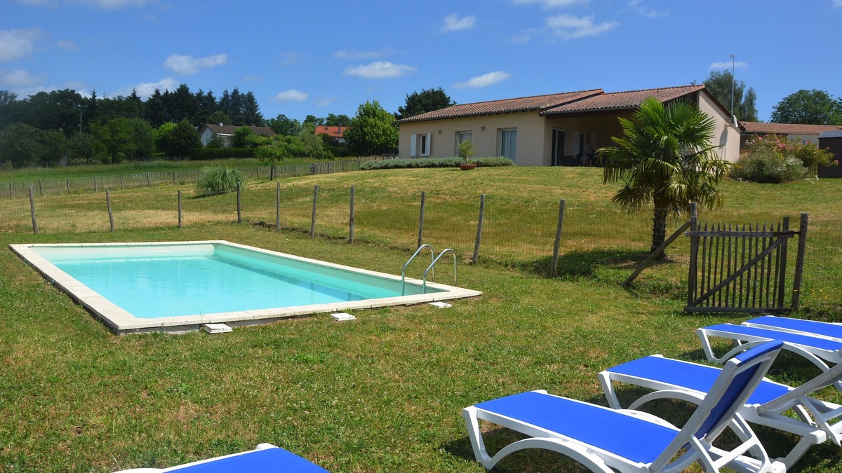Bussiere-Badil Villa | Rental house swimming pool Dordogne availabilities SUMMER 2025