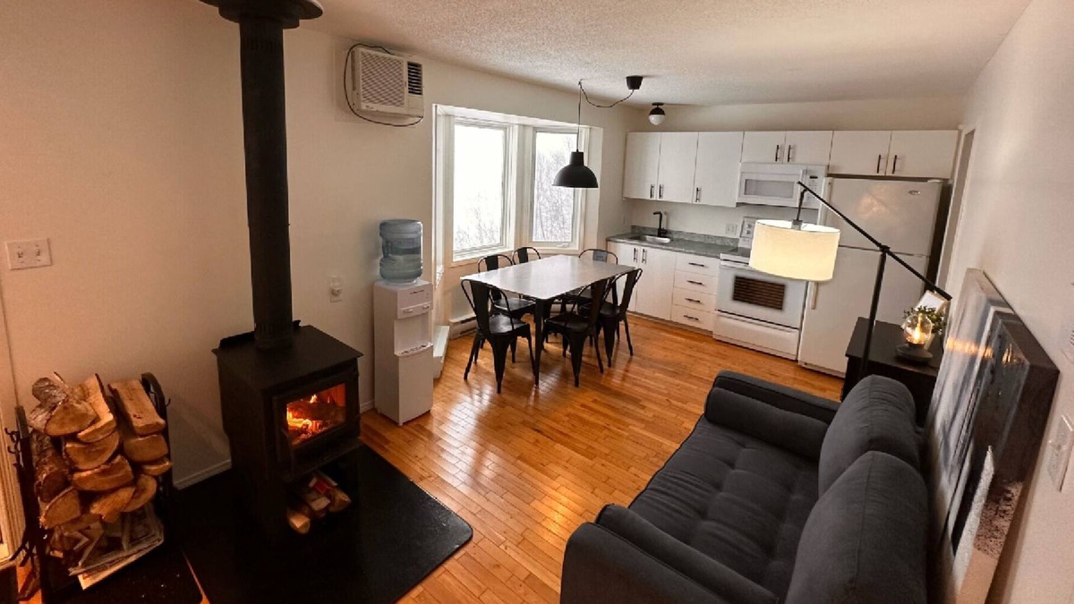 Bouchette House | Rental of renovated cottages facing the lake with a magnificent terrace