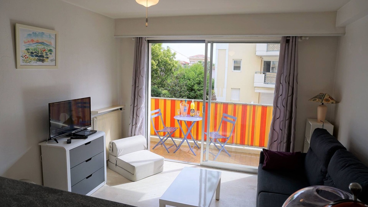 Golfe Juan Apartment | Rental Studio 26 m2 à Golfe juan à 500 m du port et des plages de sable.