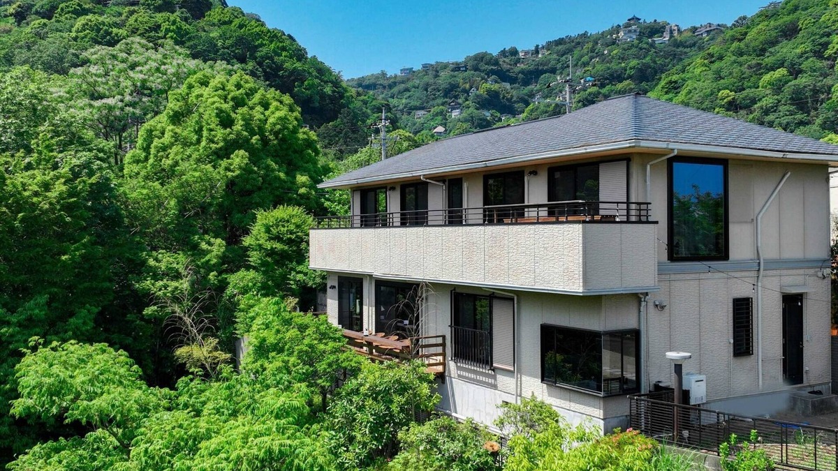Atami House | Rental villa with tree terrace and natural hot springs with ocean views in all rooms/Atami Shizuoka