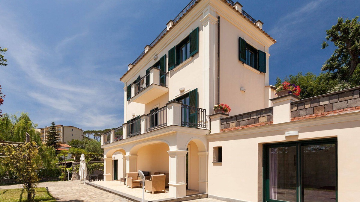 Sant'Agata sui Due Golfi Villa | Rentals in Italy - Villa Castore with large garden, swimming pool, sauna e Jacuzzi