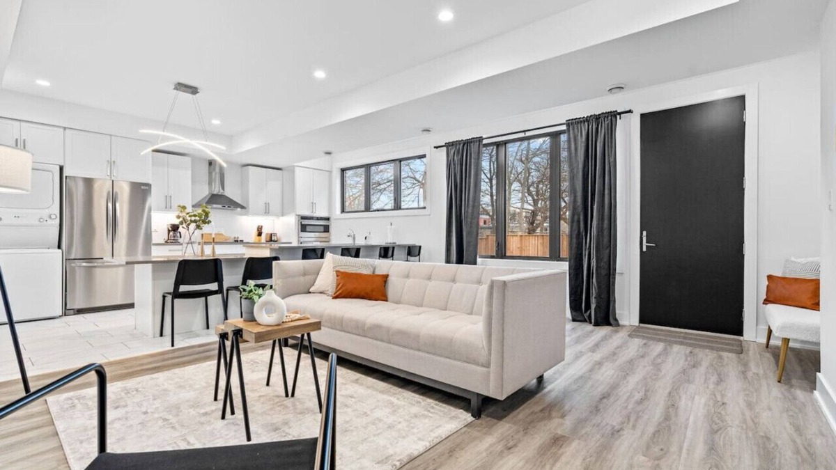 Downtown London Condo | RentX|Suite Dreams - Downtown/Parking/Wi-Fi/2Bed
