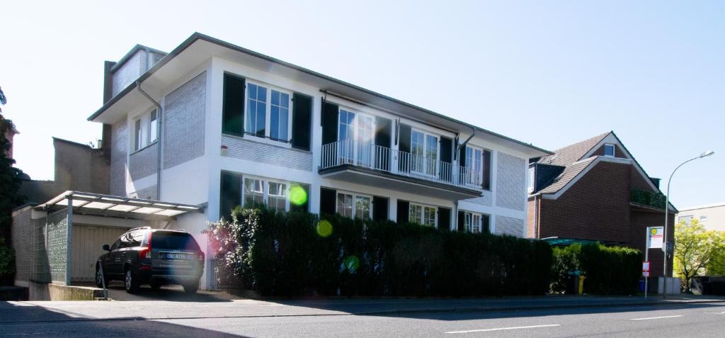 Buderich Apartment | Representative City Villa