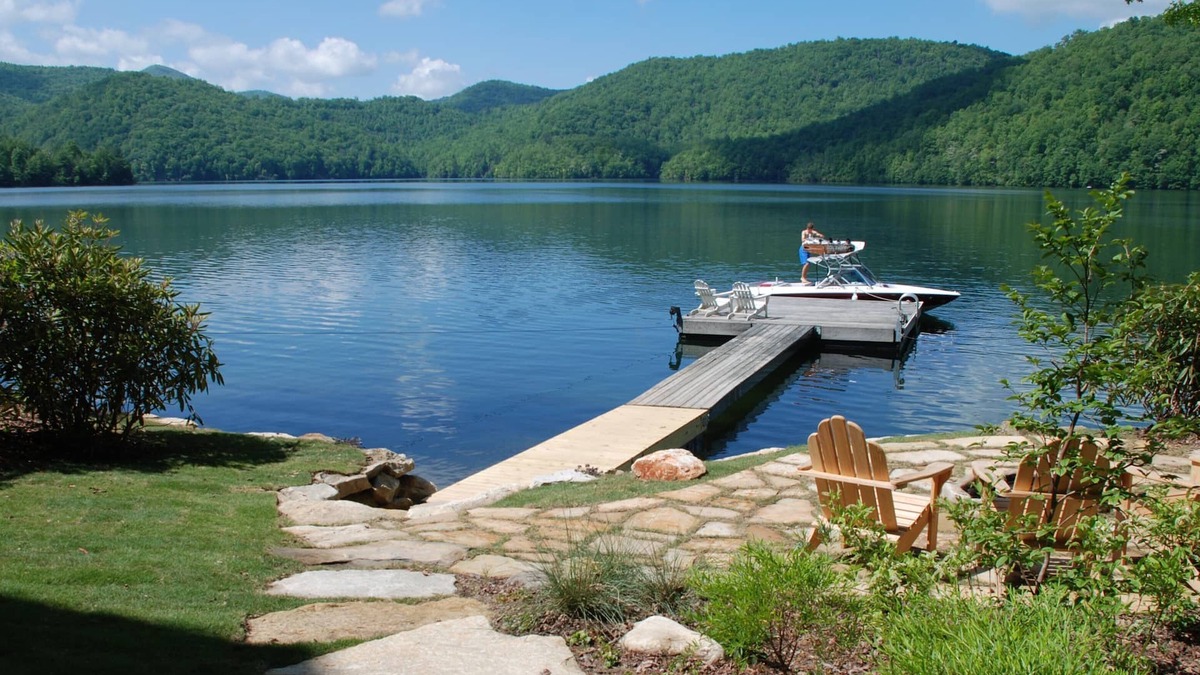 Topton House | Reserve your weekend for FALL-WINTER 2025 or book early for SUMMER 2026!