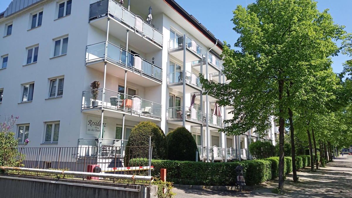 Bad Kreuznach Apartment | Reside in a three-room apartment with a view of the spa gardens