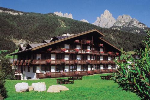 San Giovanni di Fassa Hotel | Residence Anda