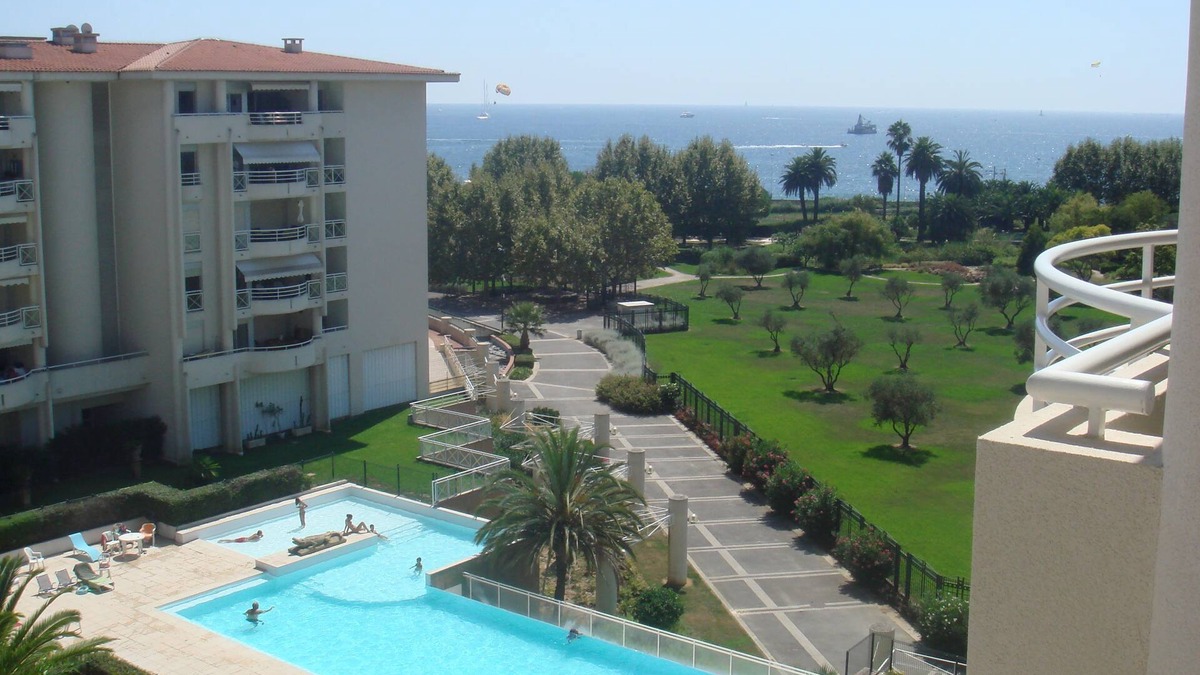 Golfe Juan Apartment | Residence Antibes les Pins, Derniere Etage, vue mer