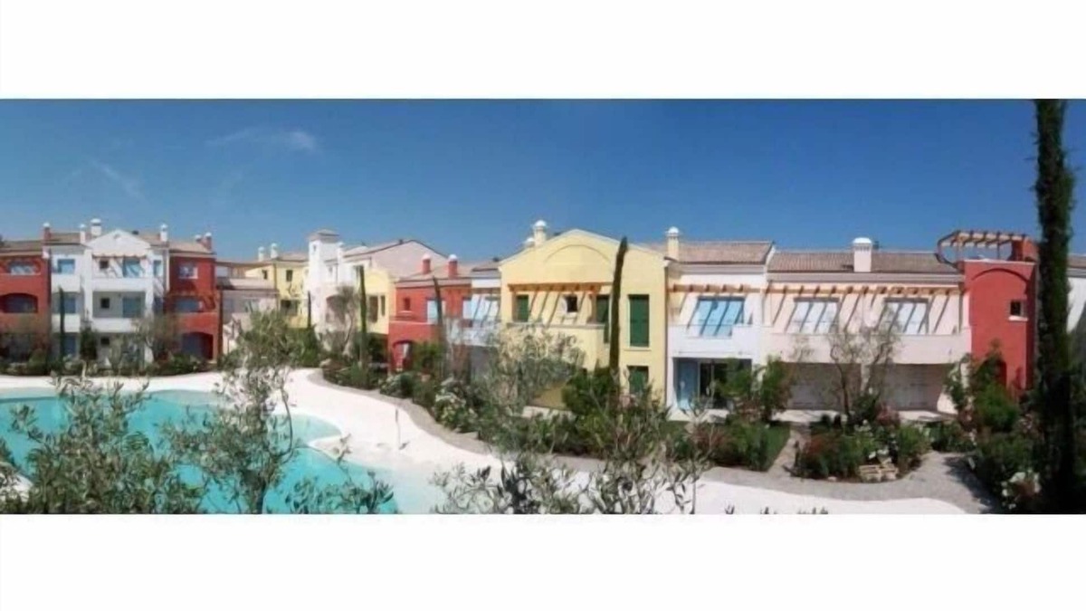 Jesolo Apartment | Residence apartment with swimming pool, first floor with terrace
