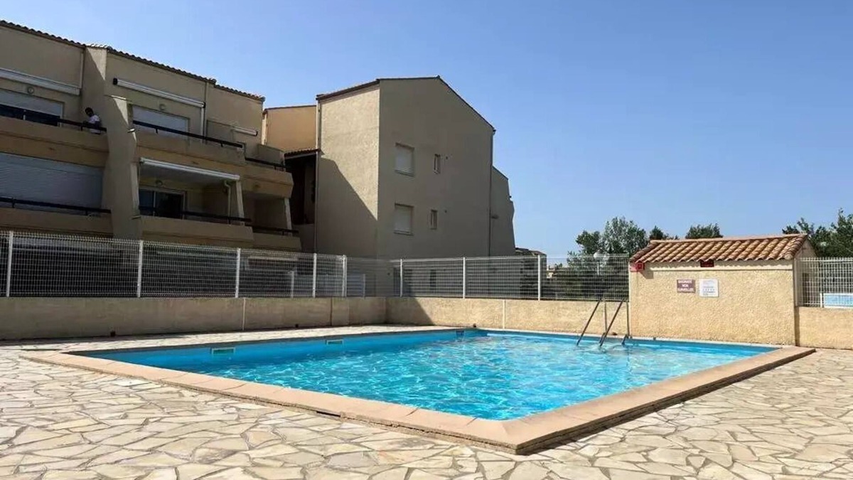 Marseillan Plage Apartment | Residence Clos Des Pins Ii (d - In residence with swimming pool, spacious studio cabin air conditioned