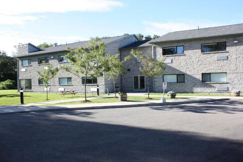 Brockville Apartment | Residence & Conference Centre - Brockville