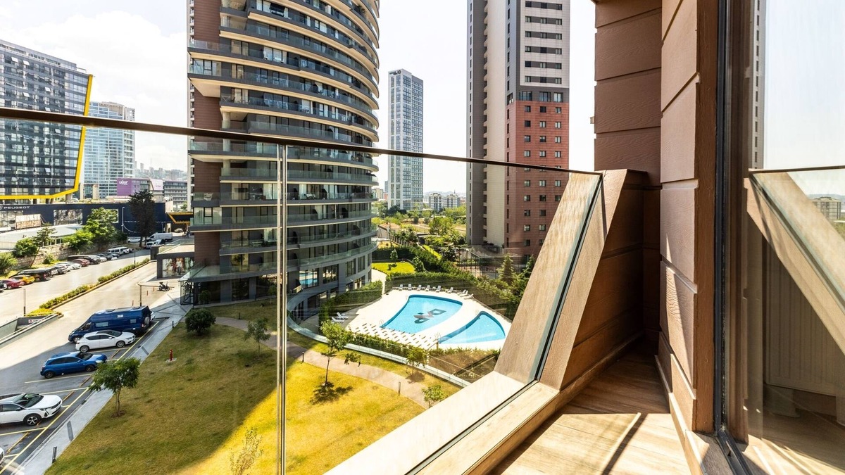 Kartal Apartment | Residence Flat w Shared Pool, 5 min to Metro