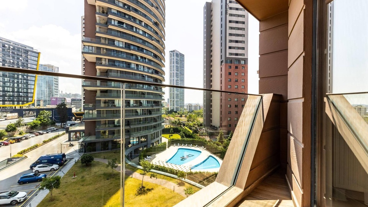 Kartal Apartment | Residence Flat w Shared Pool, 5 min to Metro
